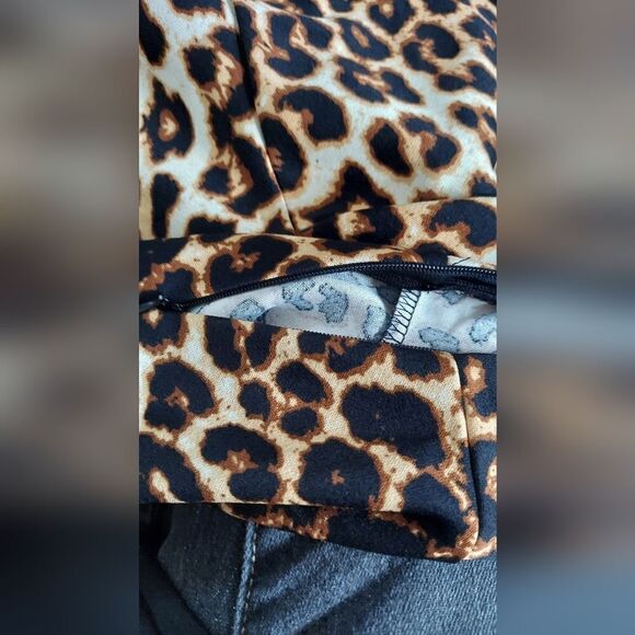 NWT Leopard Print Blouse Off Shoulder S exy Top Size S - Picture 5 of 7